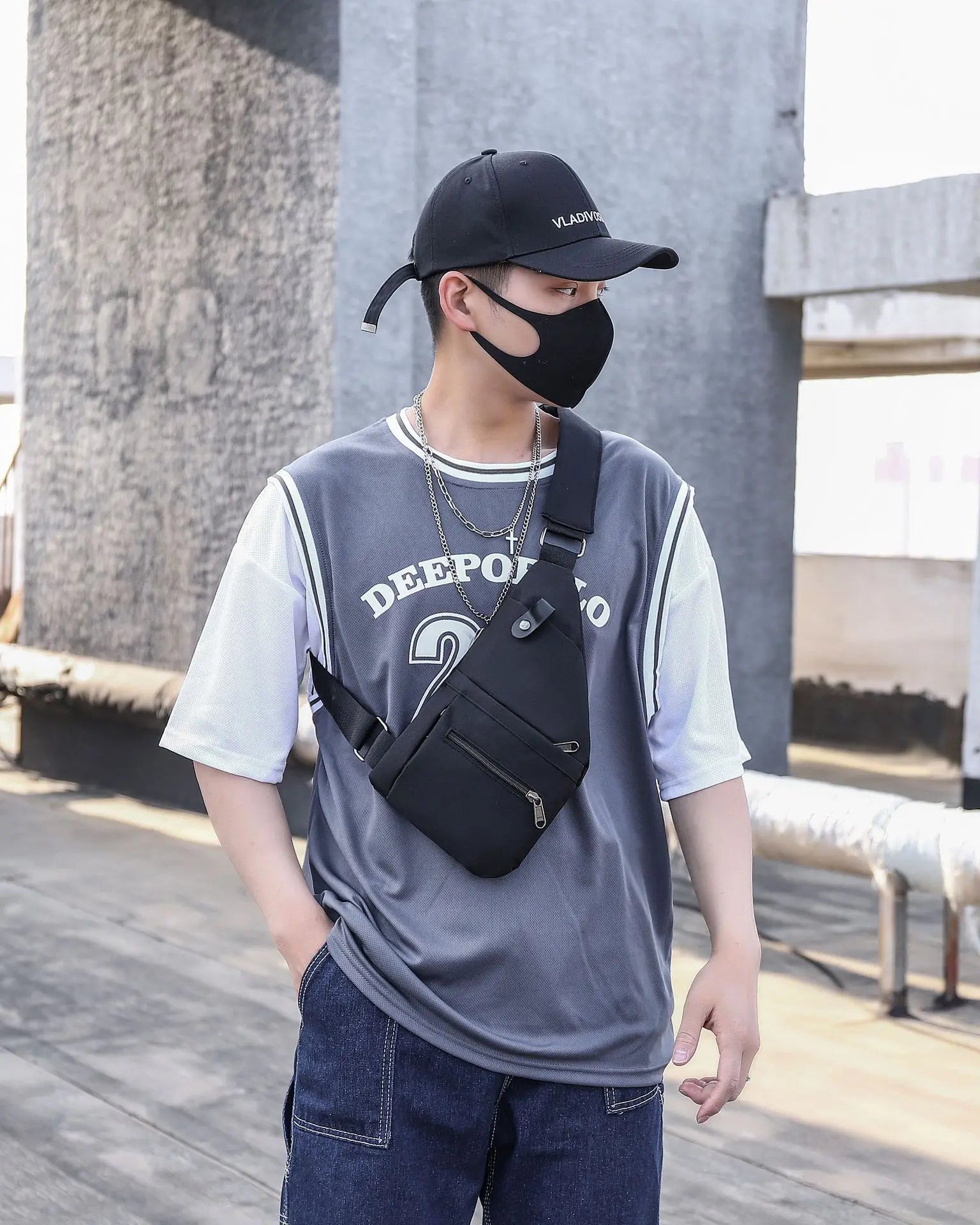 Mimicun Men's Trend Chest Bag Fashionable Lightweight Comfortable Mini Messenger Bag Personalized Casual Korean Shoulder Crossbody Bag